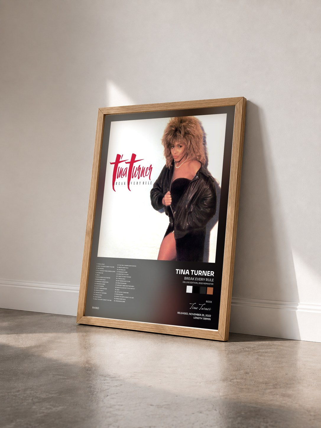#bois Tableau de l'album Break Every Rule (Deluxe Edition, 2022 Remaster) de Tina Turner vu de trois quarts, cadre en bois brut
