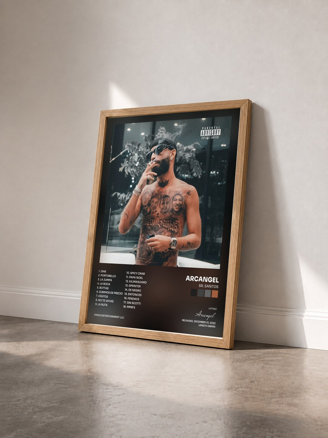 #bois Tableau de l'album SR. SANTOS de Arcangel vu de trois quarts, cadre en bois brut