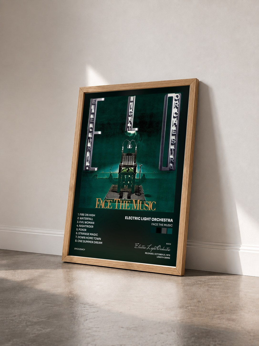 #bois Tableau de l'album Face the Music de Electric Light Orchestra vu de trois quarts, cadre en bois brut