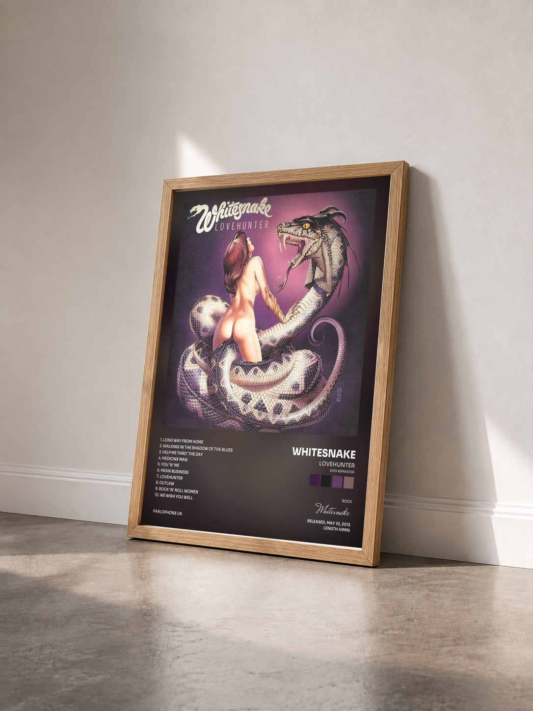 #bois Tableau de l'album Lovehunter (2013 Remaster) de Whitesnake vu de trois quarts, cadre en bois brut