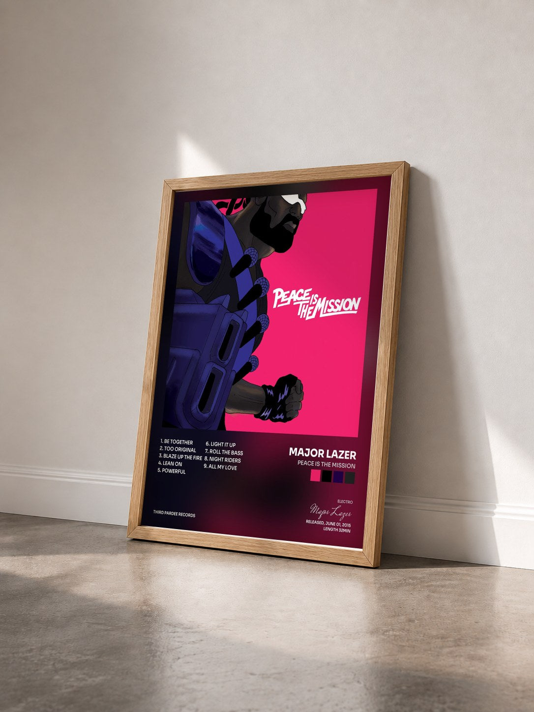 #bois Tableau de l'album Peace Is the Mission de Major Lazer vu de trois quarts, cadre en bois brut