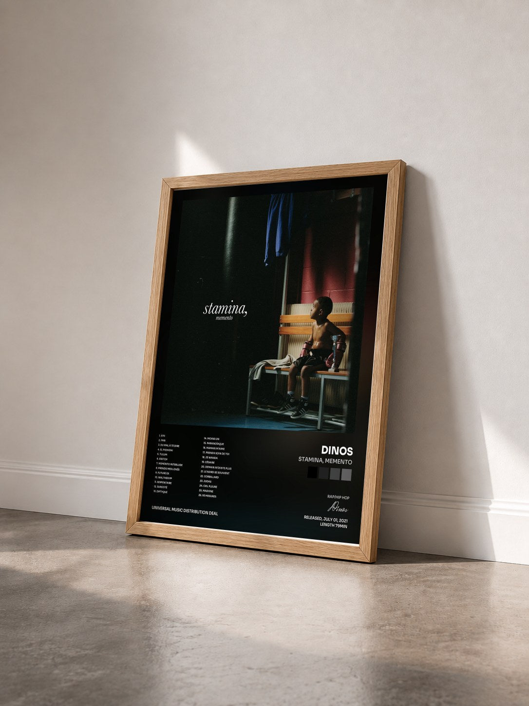 #bois Tableau de l'album Stamina, Memento de Dinos vu de trois quarts, cadre en bois brut