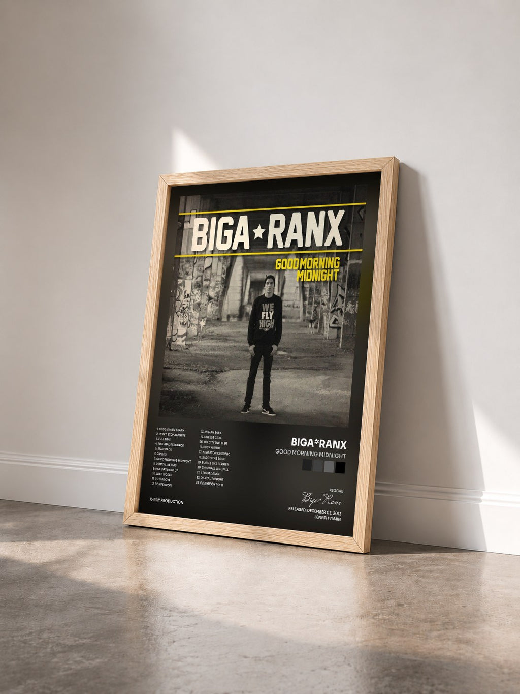 #bois Tableau de l'album Good Morning Midnight de Biga*Ranx vu de trois quarts, cadre en bois brut