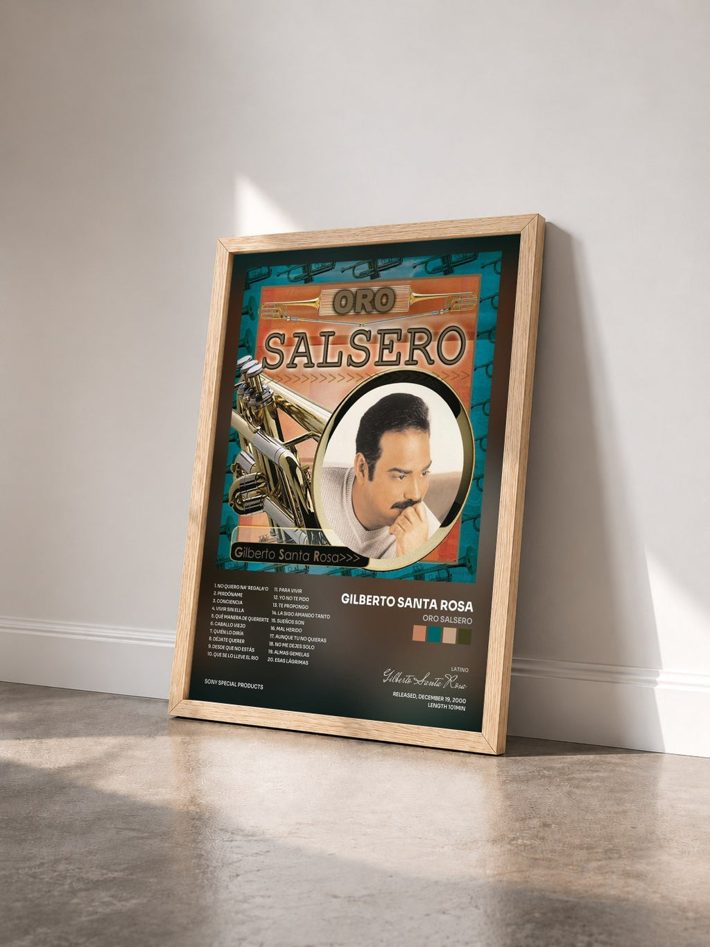 #bois Tableau de l'album Oro Salsero de Gilberto Santa Rosa vu de trois quarts, cadre en bois brut