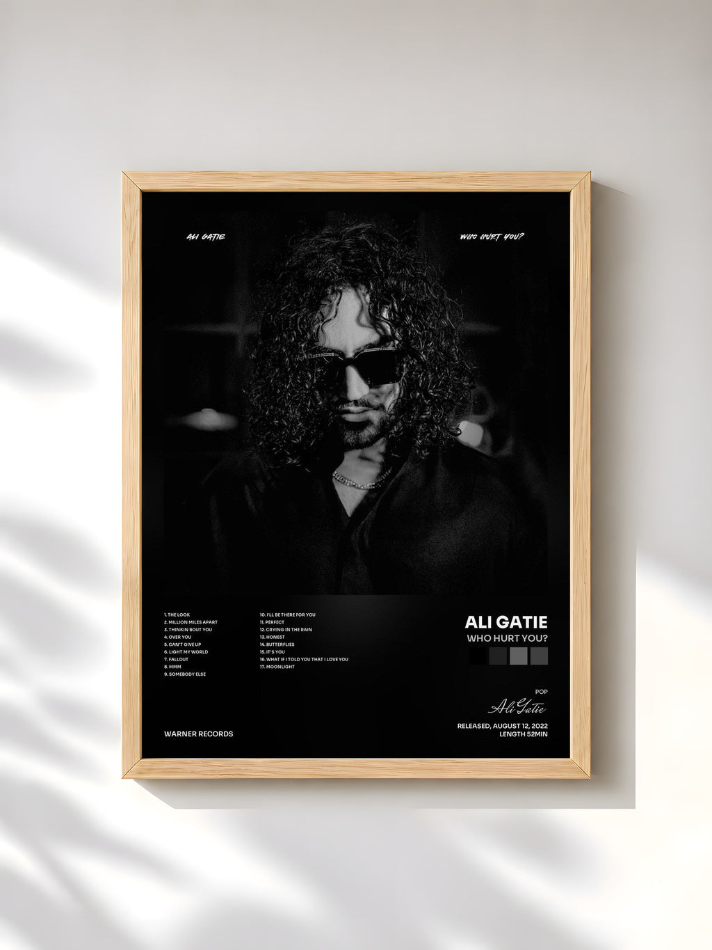 #bois Tableau de l'album WHO HURT YOU? de Ali Gatie, cadre en bois brut, imprimé et encadré en France