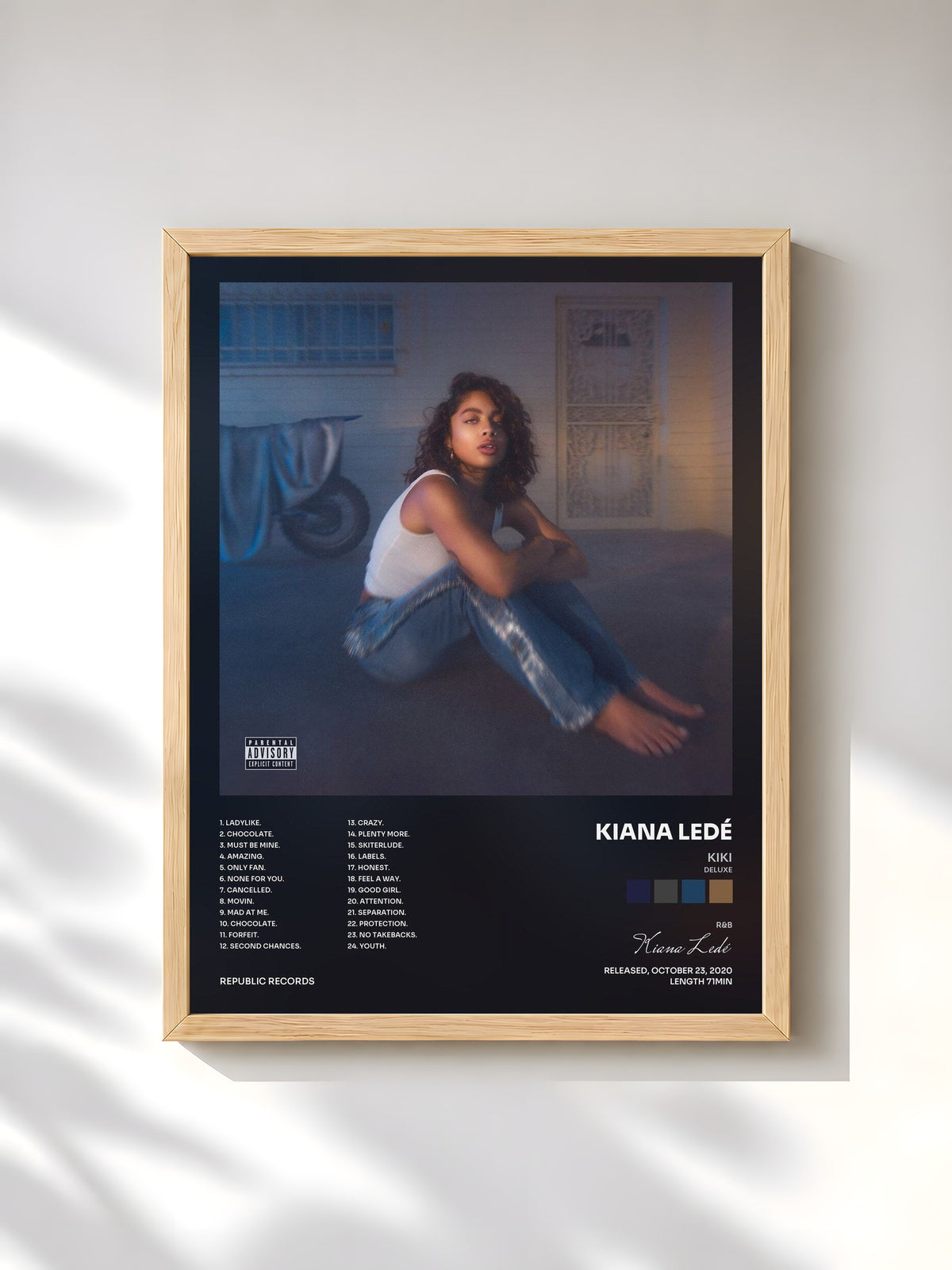 #bois Tableau de l'album KIKI (Deluxe) de Kiana Ledé, cadre en bois brut, imprimé et encadré en France