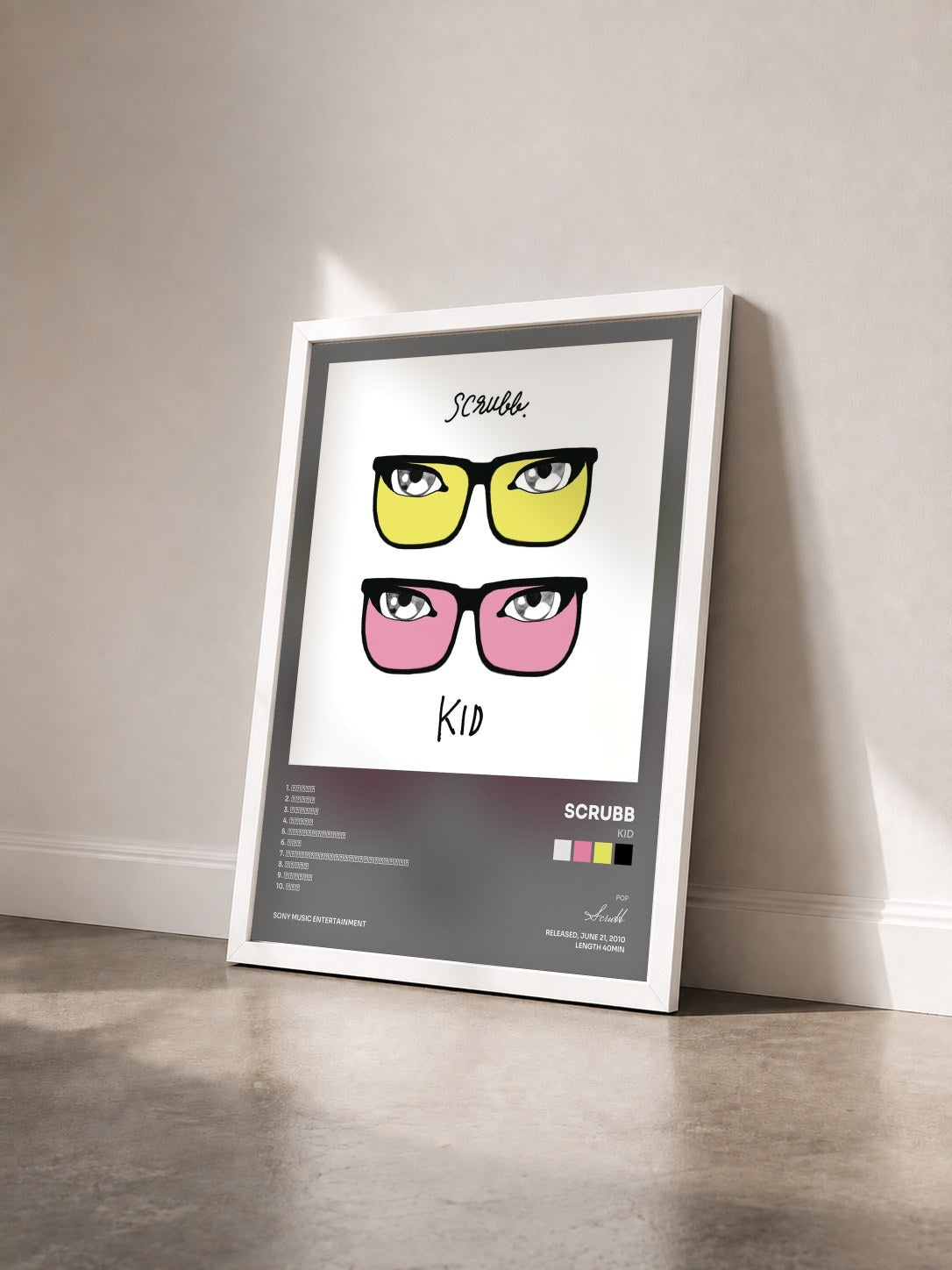 #blanc Tableau de l'album KID de Scrubb vu de trois quarts, cadre blanc