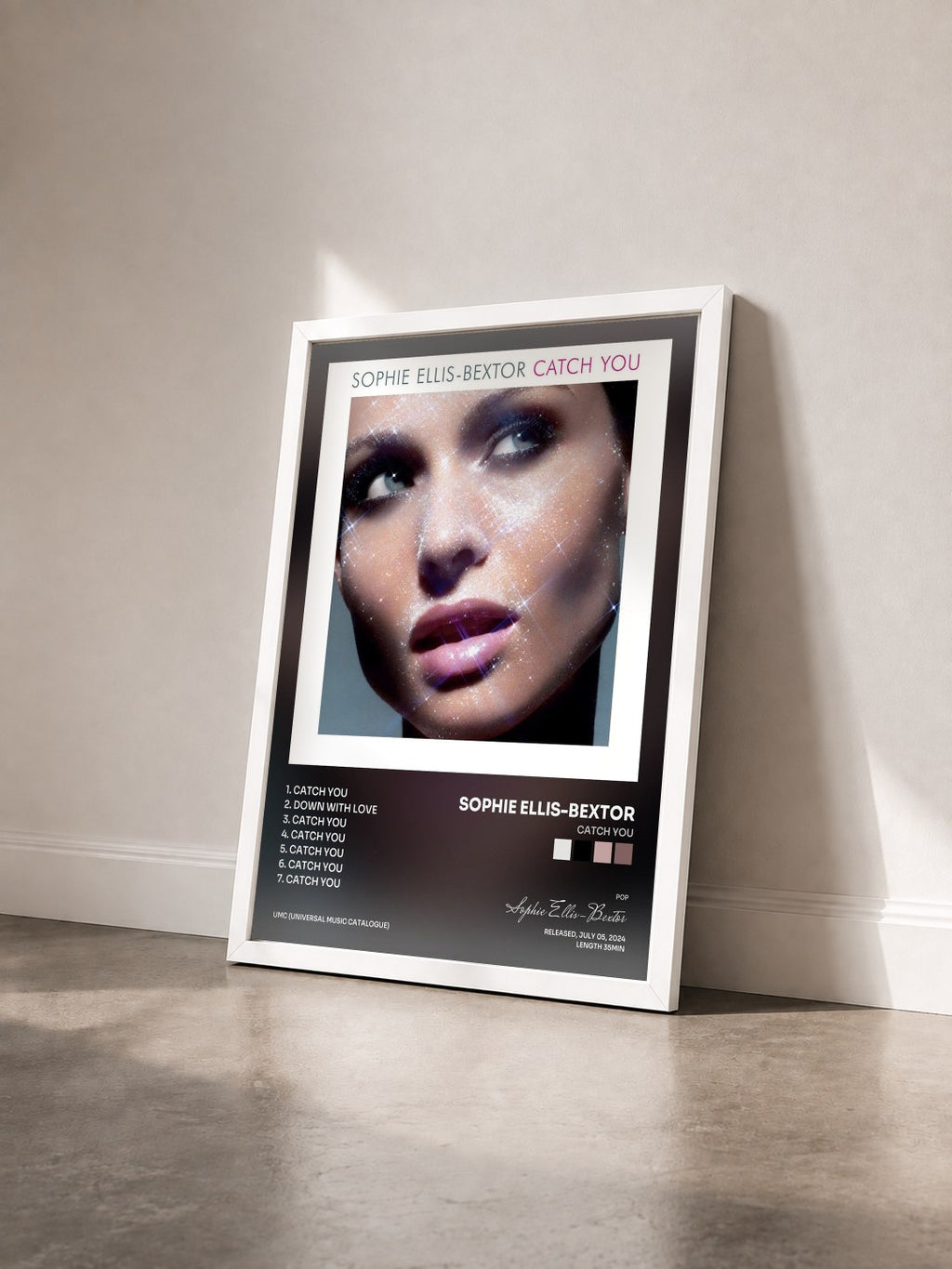 #blanc Tableau de l'album Catch You de Sophie Ellis-Bextor vu de trois quarts, cadre blanc