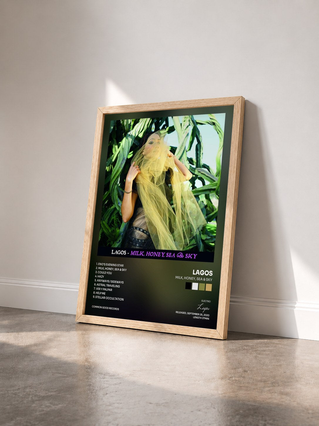 #bois Tableau de l'album Milk, Honey, Sea & Sky de Lagos vu de trois quarts, cadre en bois brut