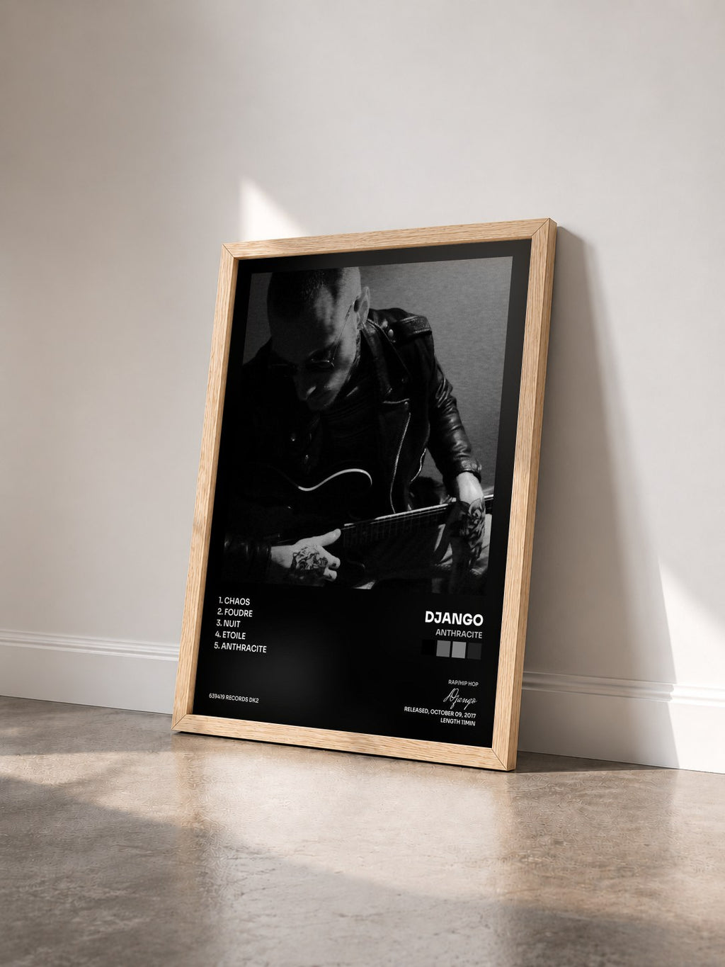 #bois Tableau de l'album Anthracite de Django vu de trois quarts, cadre en bois brut