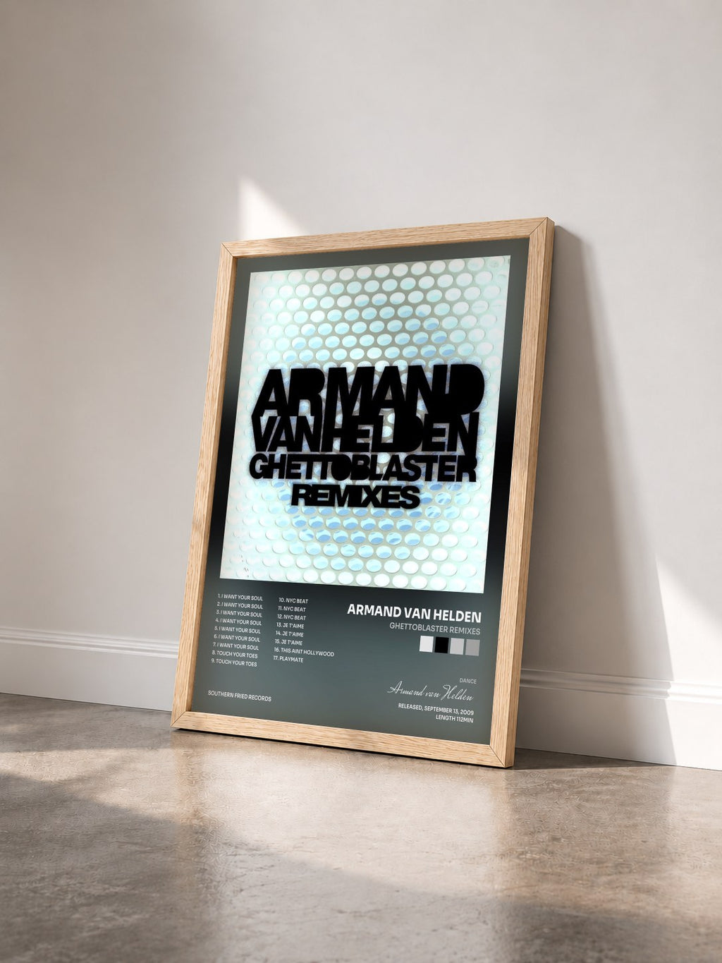 #bois Tableau de l'album Ghettoblaster Remixes de Armand van Helden vu de trois quarts, cadre en bois brut
