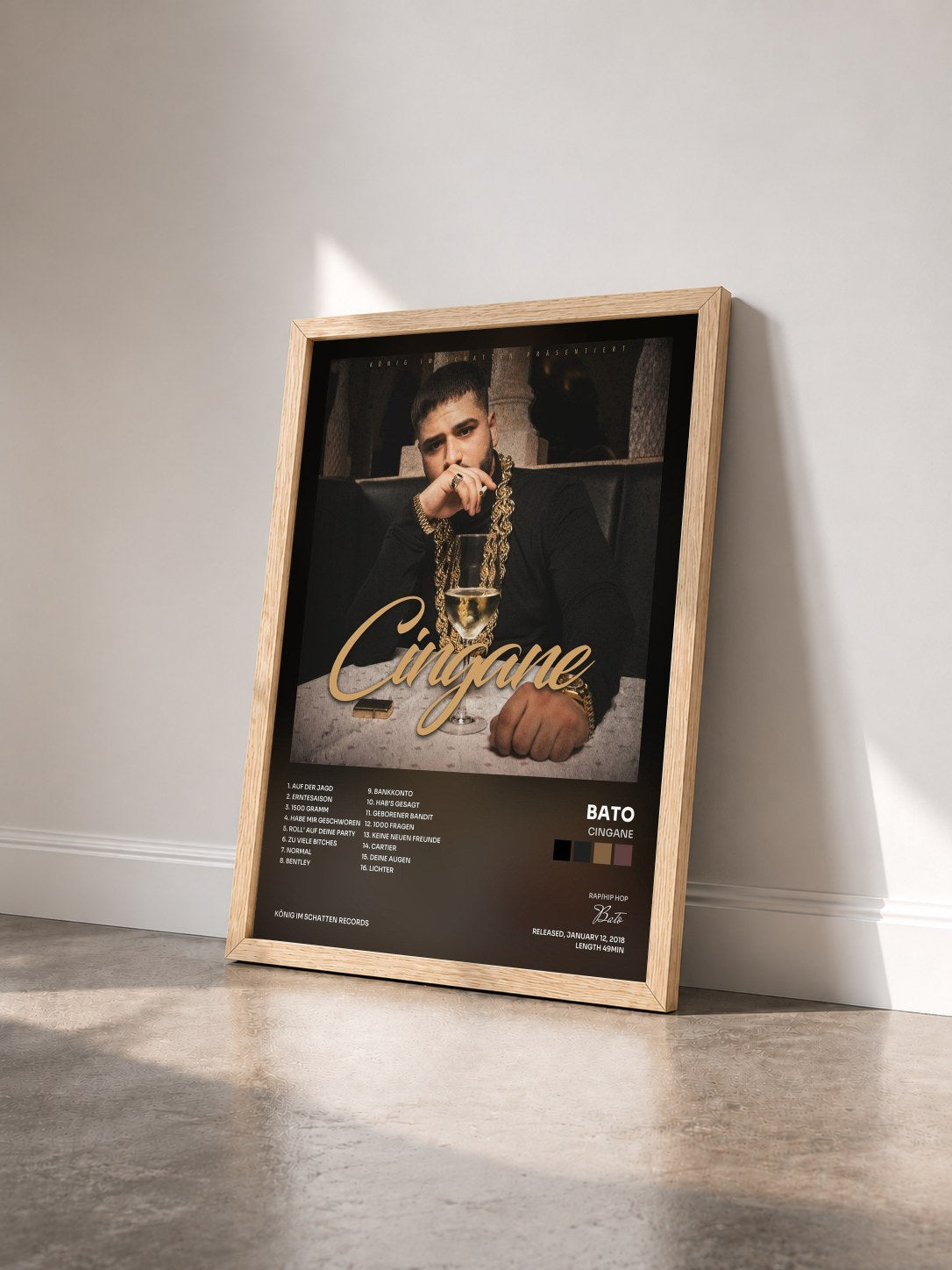 #bois Tableau de l'album Cingane de Bato vu de trois quarts, cadre en bois brut