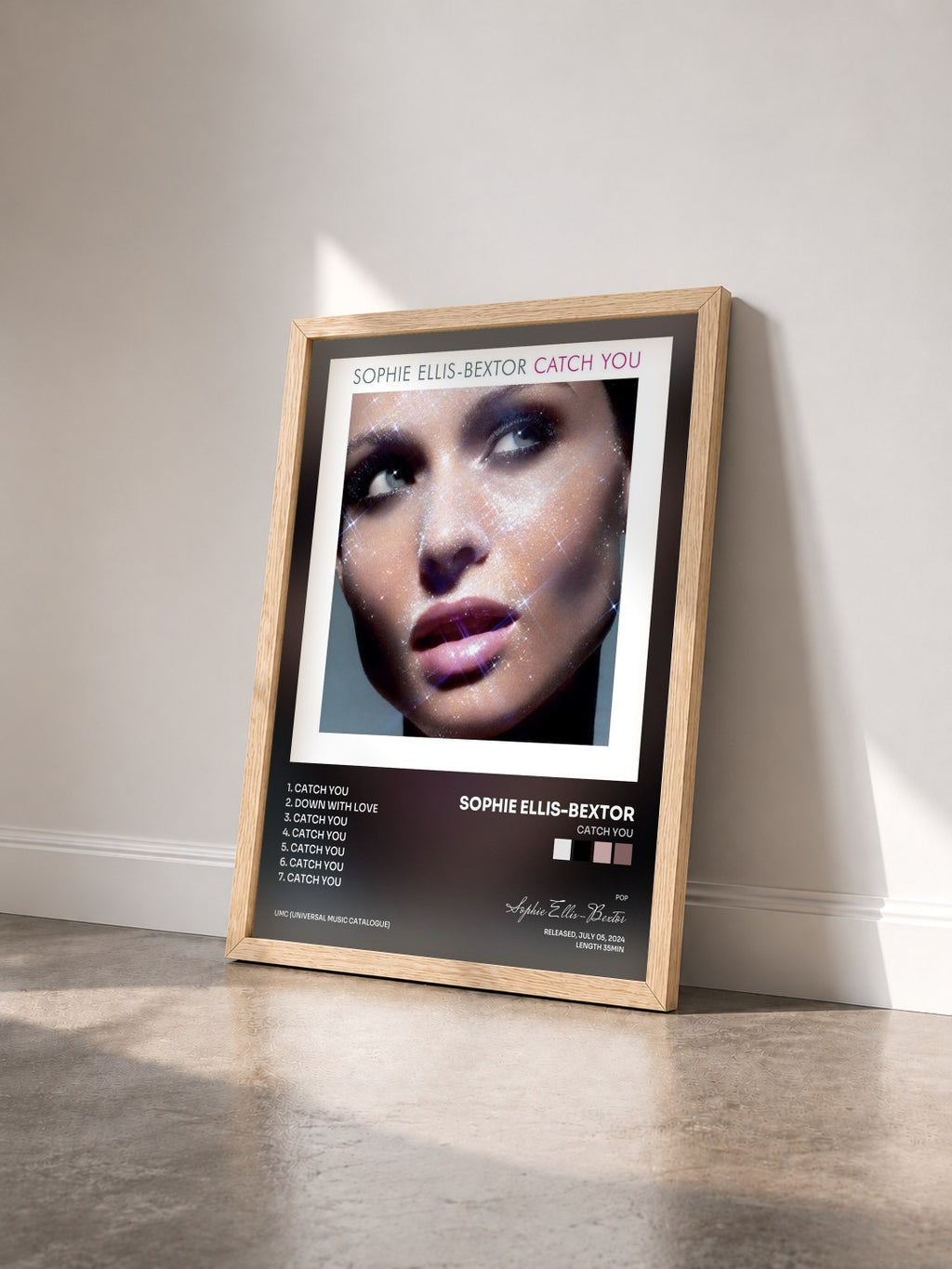#bois Tableau de l'album Catch You de Sophie Ellis-Bextor vu de trois quarts, cadre en bois brut