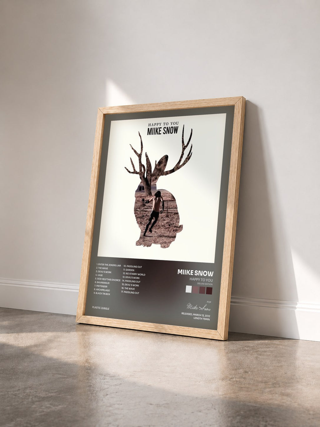 #bois Tableau de l'album Happy To You (Deluxe Edition) de Miike Snow vu de trois quarts, cadre en bois brut