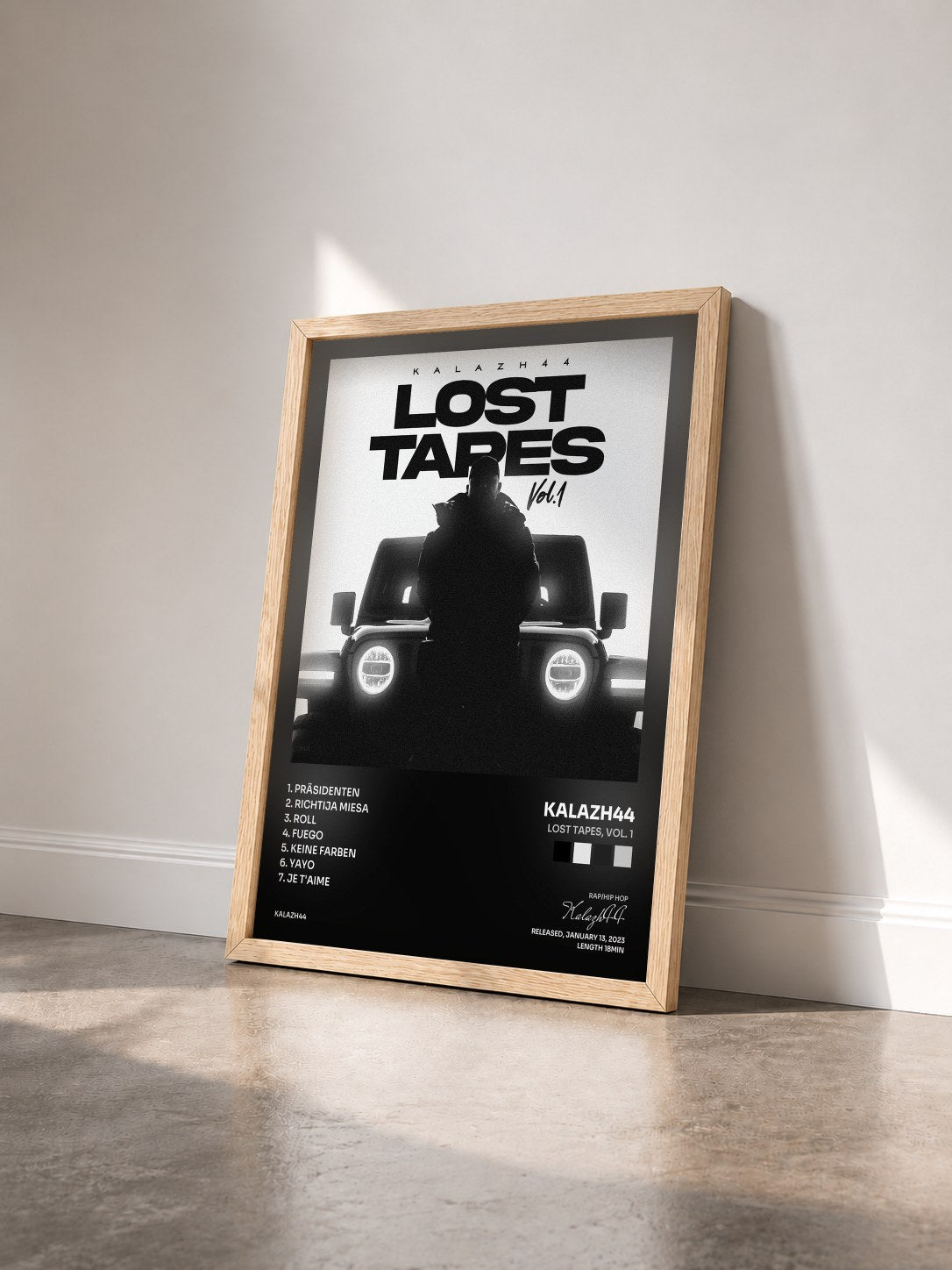 #bois Tableau de l'album Lost Tapes, Vol. 1 de Kalazh44 vu de trois quarts, cadre en bois brut
