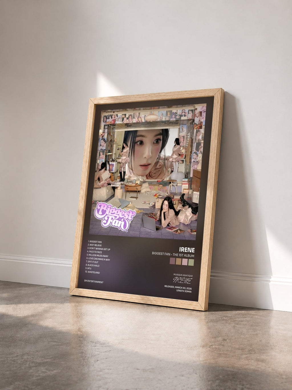#bois Tableau de l'album Biggest Fan - The 1st Album de IRENE vu de trois quarts, cadre en bois brut