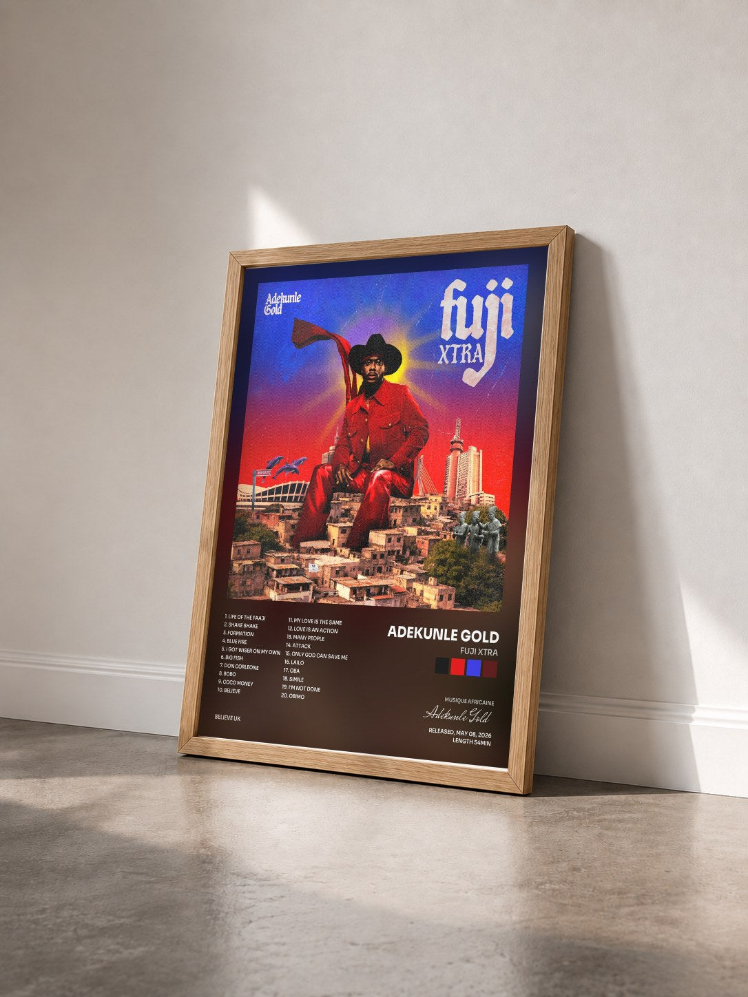 #bois Tableau de l'album Fuji Xtra de Adekunle Gold vu de trois quarts, cadre en bois brut