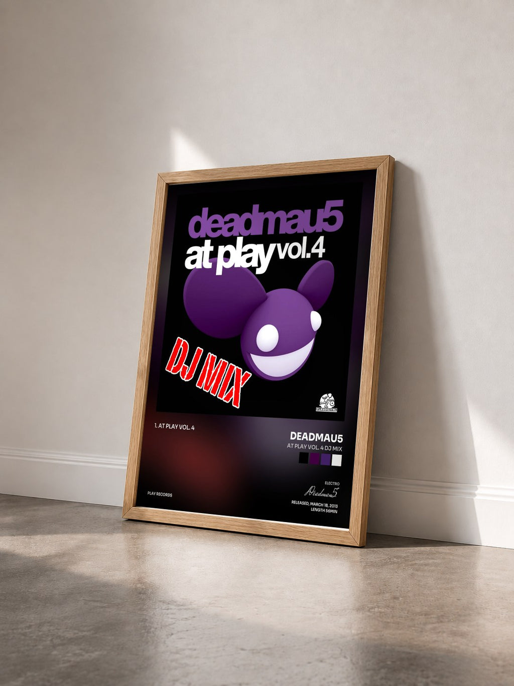 #bois Tableau de l'album At Play Vol. 4 DJ Mix de Deadmau5 vu de trois quarts, cadre en bois brut