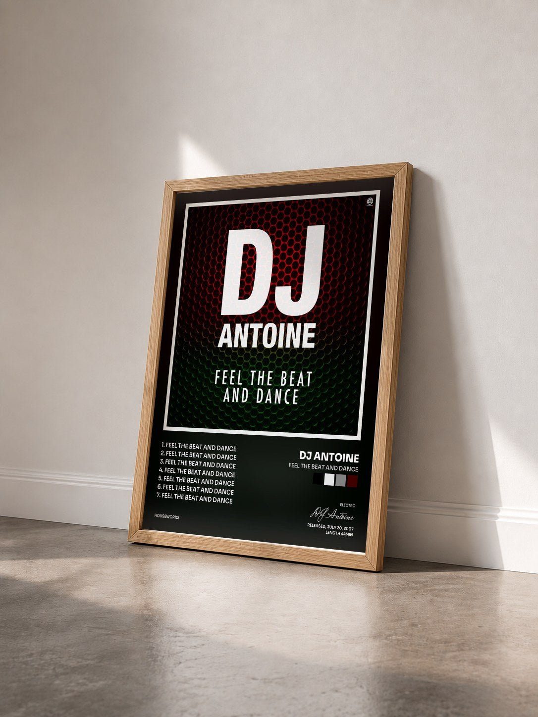 #bois Tableau de l'album Feel the Beat and Dance de DJ Antoine vu de trois quarts, cadre en bois brut