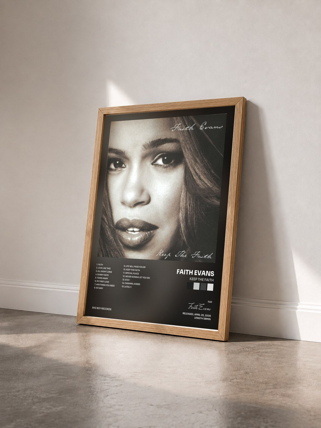 #bois Tableau de l'album Keep the Faith de Faith Evans vu de trois quarts, cadre en bois brut