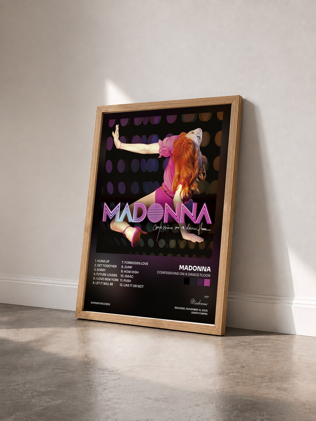 #bois Tableau de l'album Confessions on a Dance Floor de Madonna vu de trois quarts, cadre en bois brut