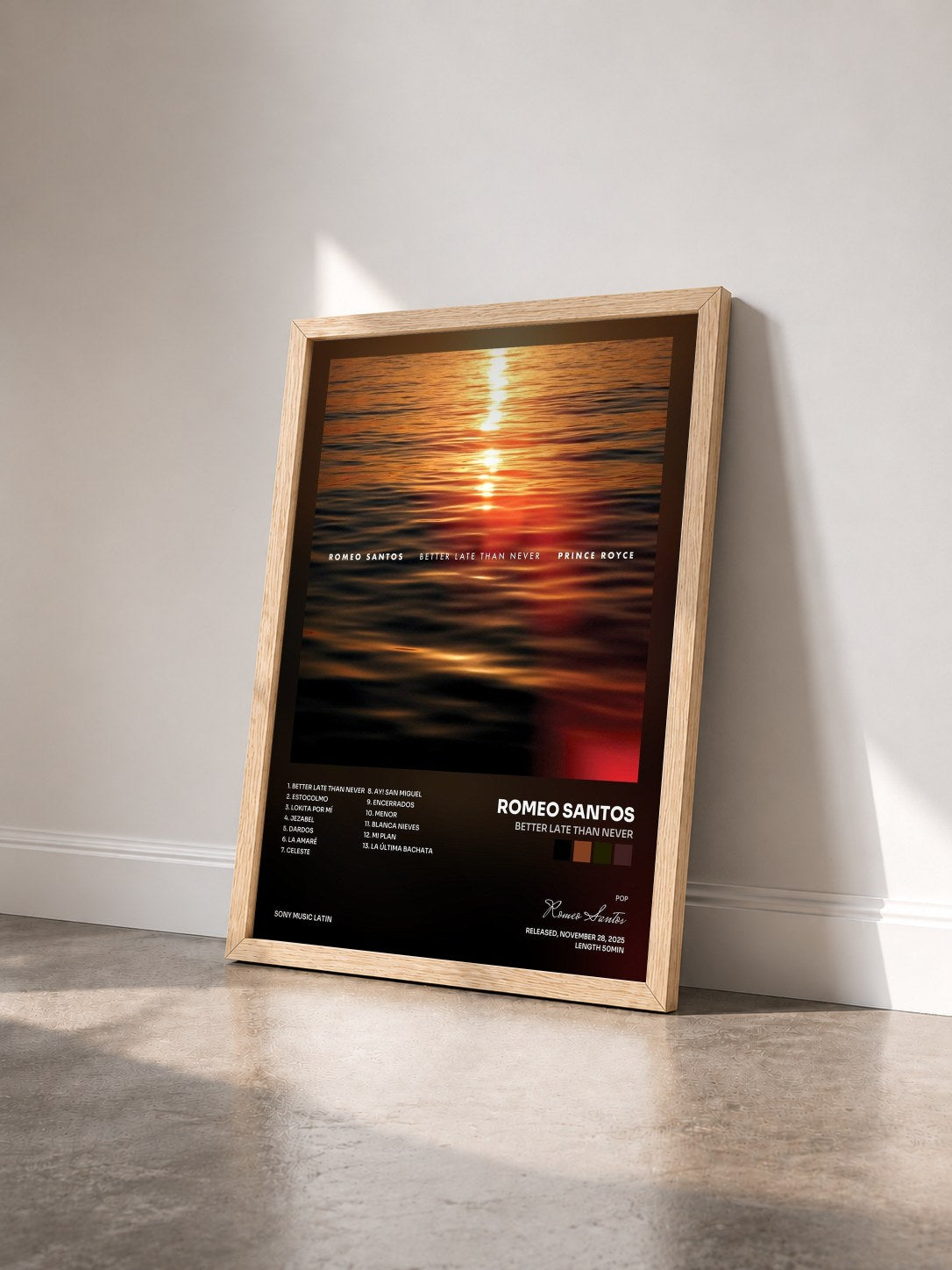 #bois Tableau de l'album Better Late Than Never de Romeo Santos vu de trois quarts, cadre en bois brut