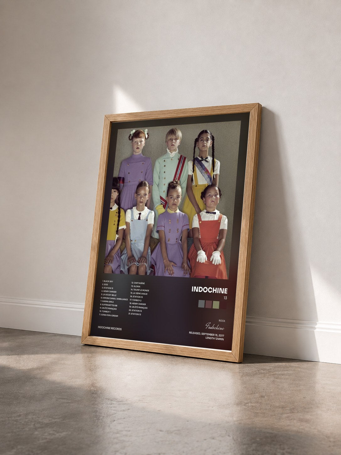#bois Tableau de l'album 13 de Indochine vu de trois quarts, cadre en bois brut