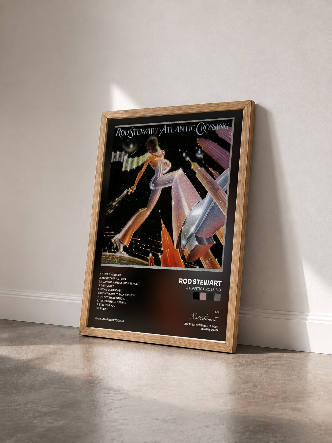 #bois Tableau de l'album Atlantic Crossing de Rod Stewart vu de trois quarts, cadre en bois brut