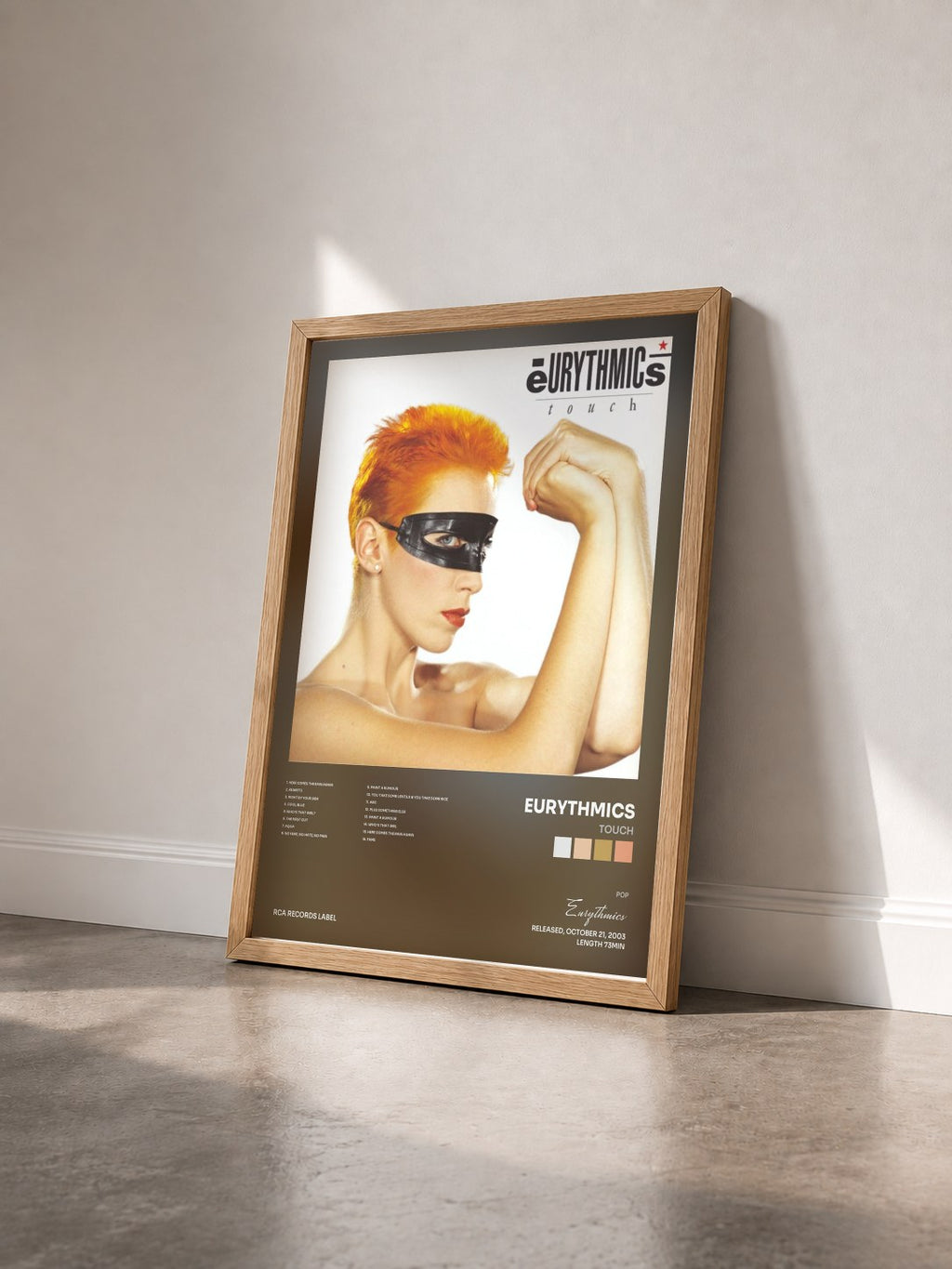 #bois Tableau de l'album Touch de Eurythmics vu de trois quarts, cadre en bois brut