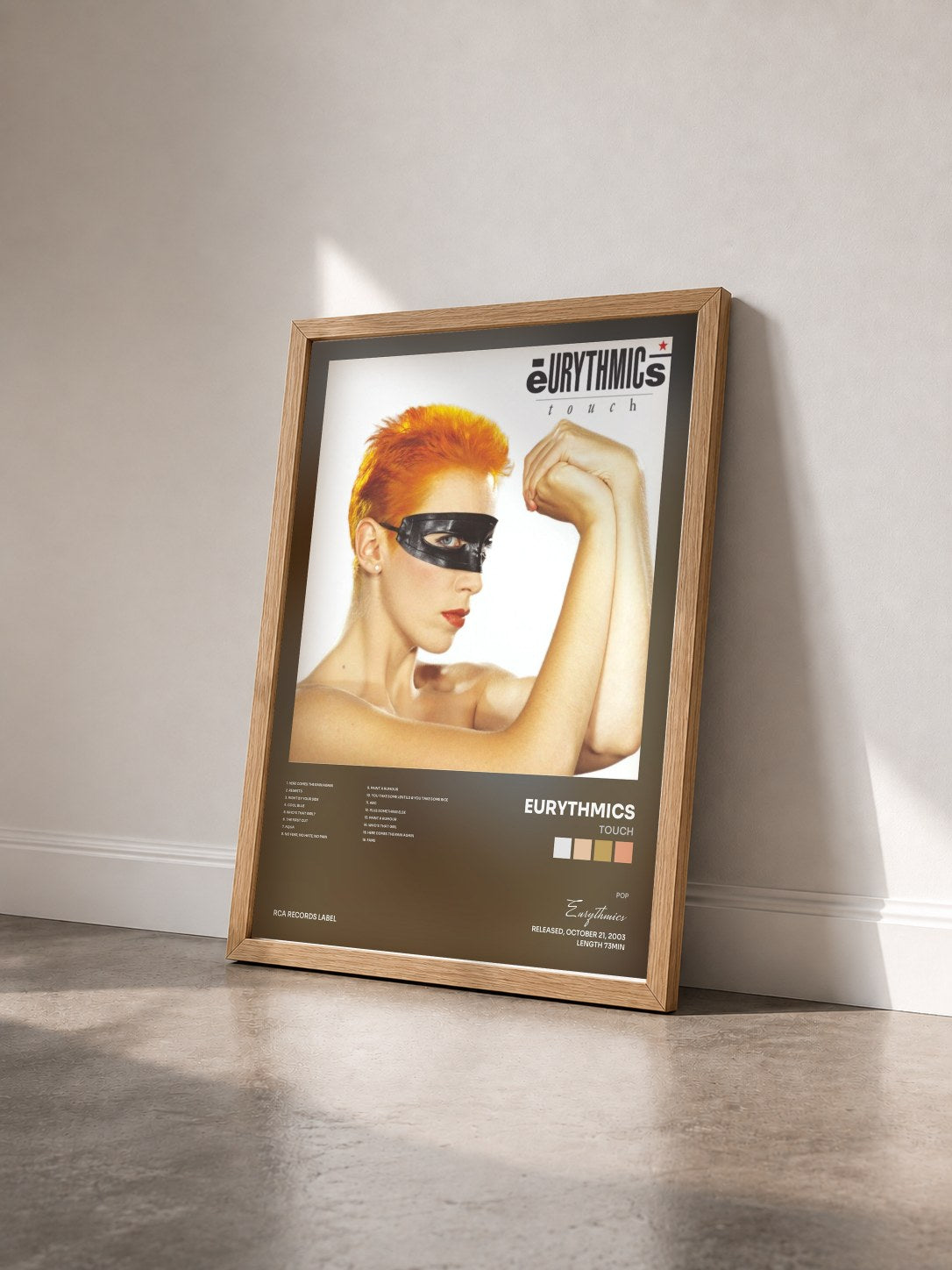 #bois Tableau de l'album Touch de Eurythmics vu de trois quarts, cadre en bois brut