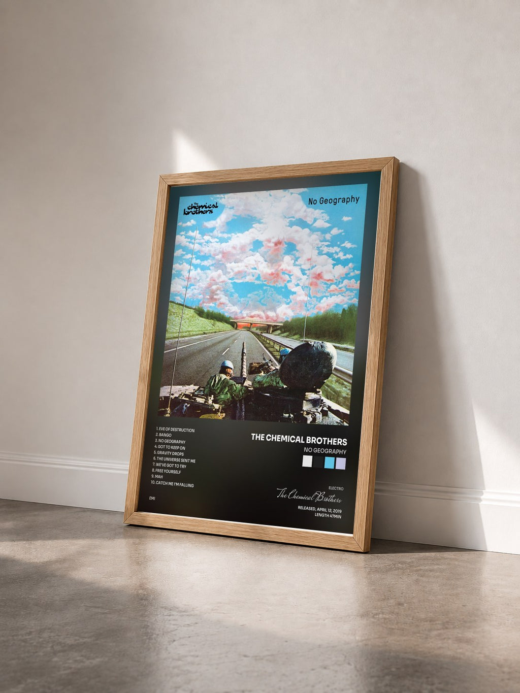 #bois Tableau de l'album No Geography de The Chemical Brothers vu de trois quarts, cadre en bois brut