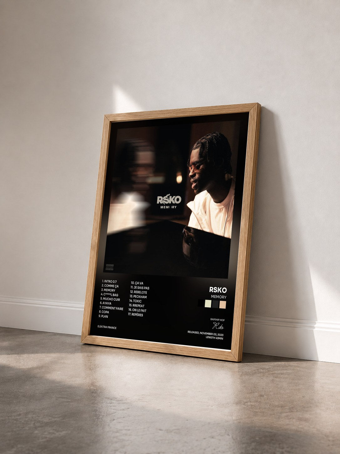#bois Tableau de l'album Memory de Rsko vu de trois quarts, cadre en bois brut