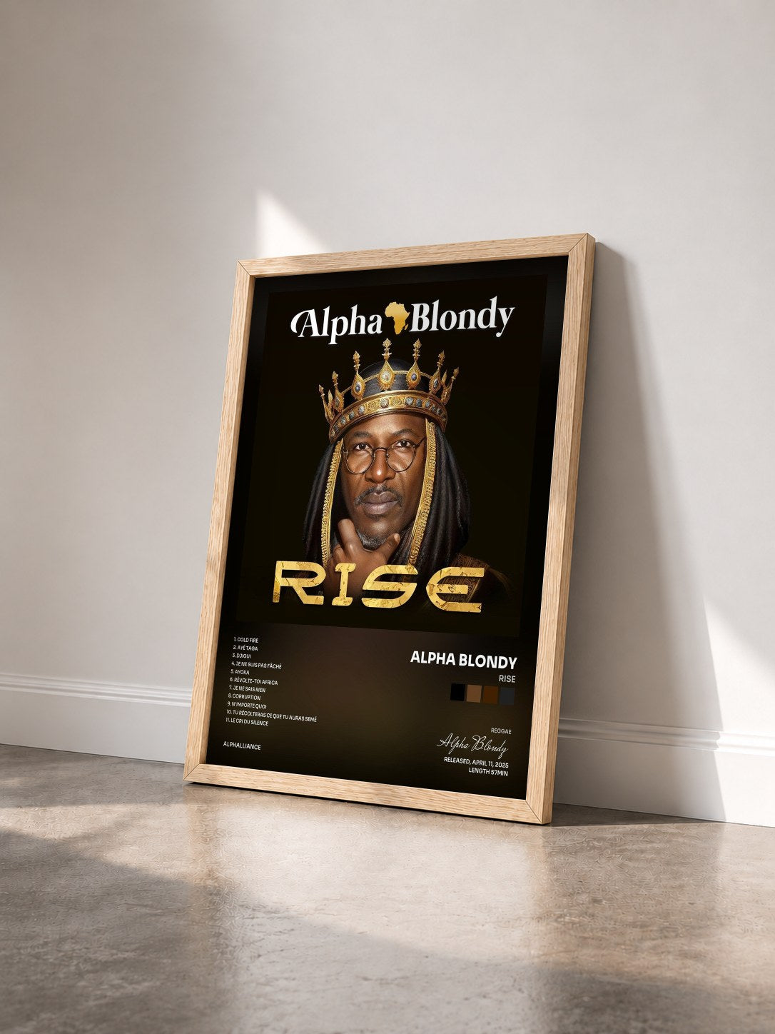 #bois Tableau de l'album Rise de Alpha Blondy vu de trois quarts, cadre en bois brut
