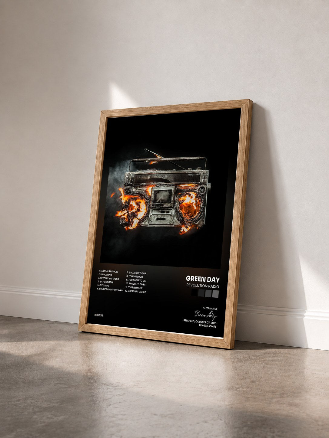 #bois Tableau de l'album Revolution Radio de Green Day vu de trois quarts, cadre en bois brut