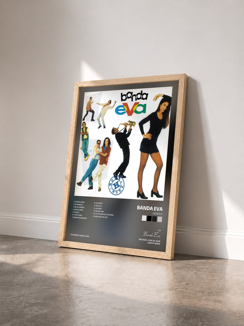 #bois Tableau de l'album Hora H de Banda Eva vu de trois quarts, cadre en bois brut