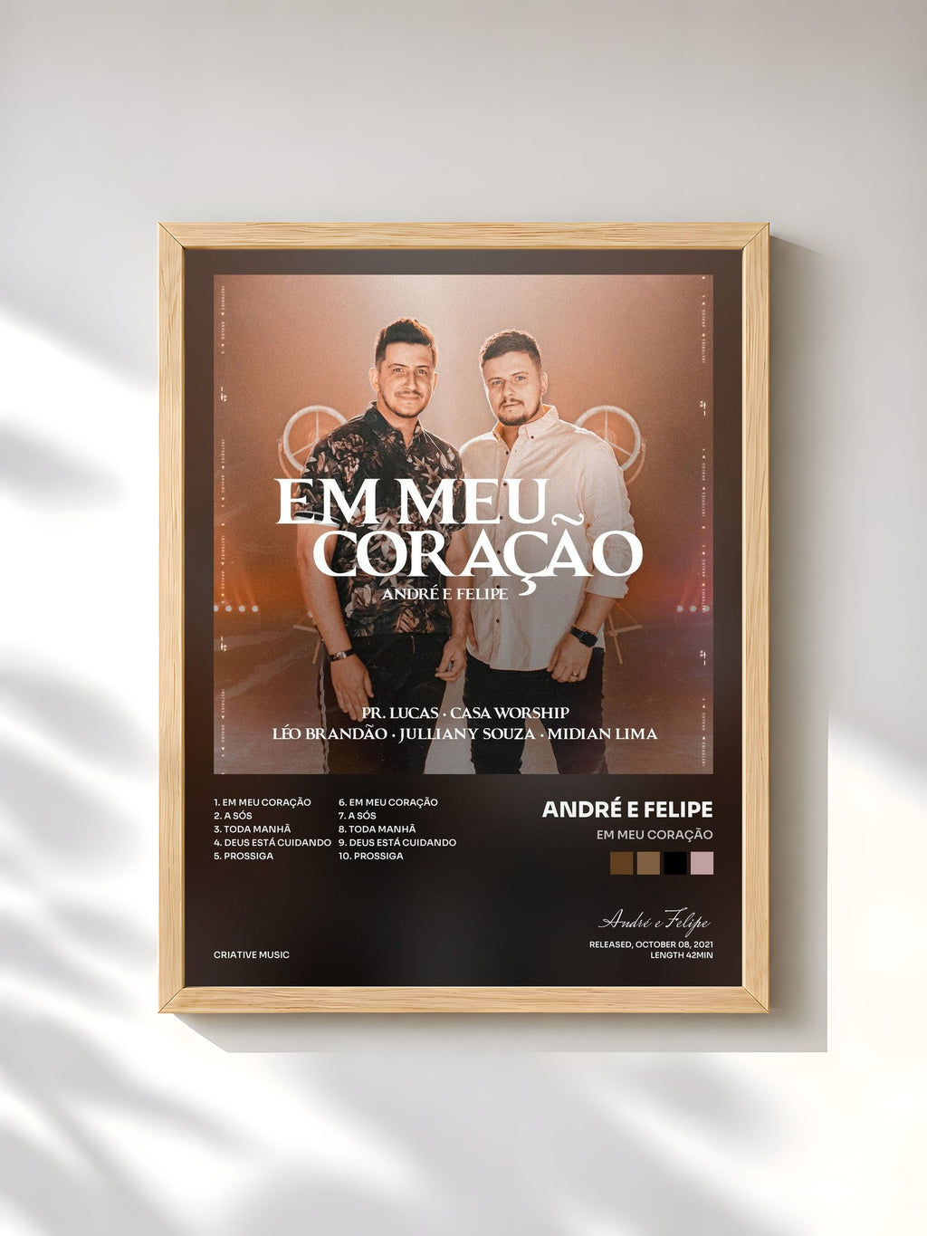 #bois Tableau de l'album Em Meu Coração de André e Felipe, cadre en bois brut, imprimé et encadré en France