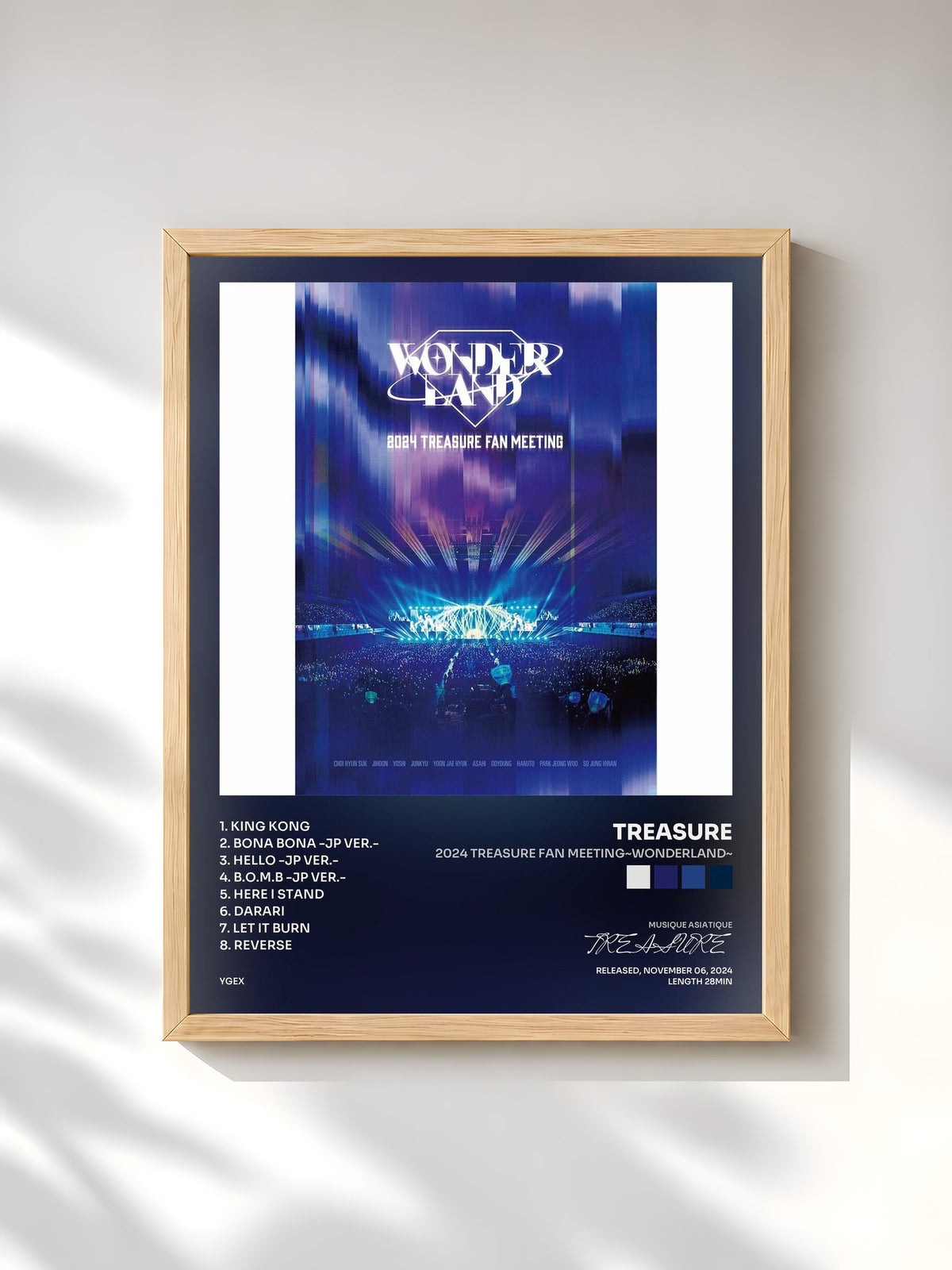 #bois Tableau de l'album 2024 TREASURE FAN MEETING~WONDERLAND~ de TREASURE, cadre en bois brut, imprimé et encadré en France