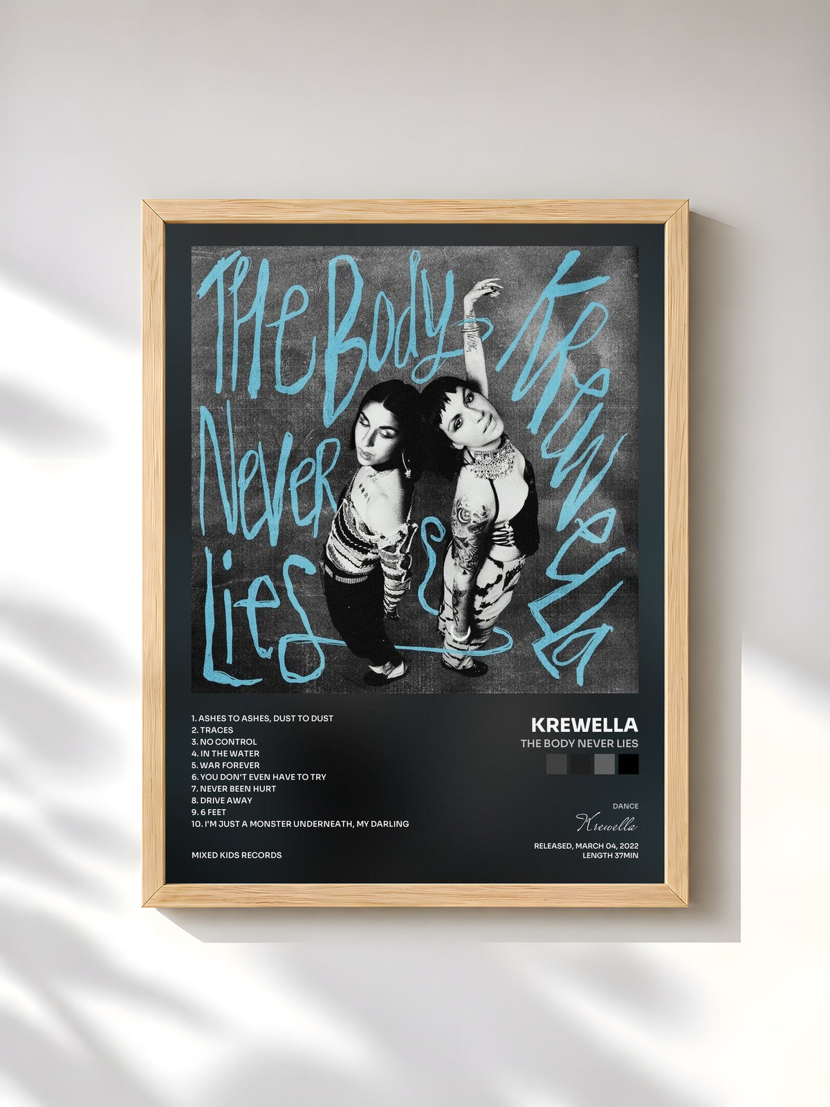 #bois Tableau de l'album The Body Never Lies de Krewella, cadre en bois brut, imprimé et encadré en France