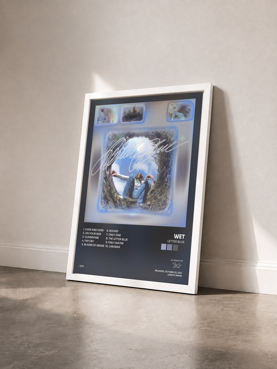 #blanc Tableau de l'album Letter Blue de Wet vu de trois quarts, cadre blanc