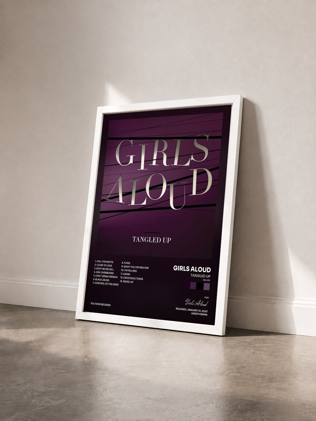 #blanc Tableau de l'album Tangled Up (Deluxe) de Girls Aloud vu de trois quarts, cadre blanc