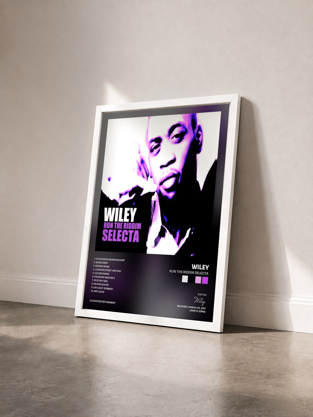 #blanc Tableau de l'album Run the Riddim Selecta de Wiley vu de trois quarts, cadre blanc