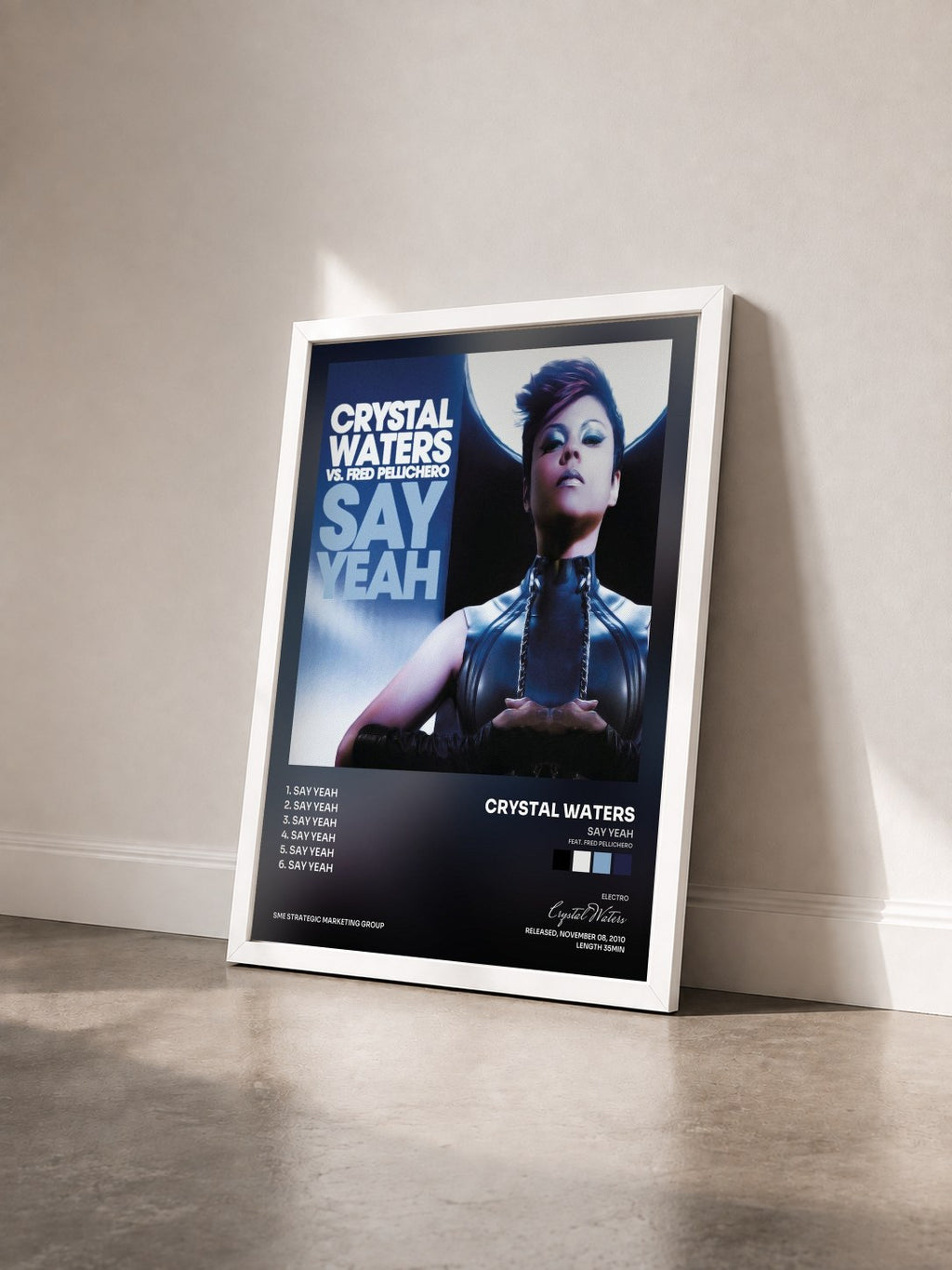 #blanc Tableau de l'album Say Yeah (feat. Fred Pellichero) de Crystal Waters vu de trois quarts, cadre blanc