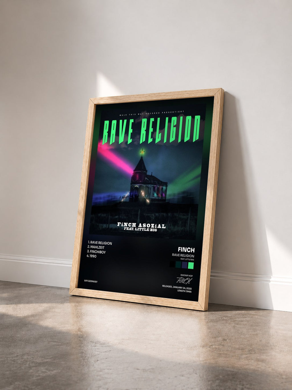 #bois Tableau de l'album Rave Religion (feat. Little Big) de FiNCH vu de trois quarts, cadre en bois brut