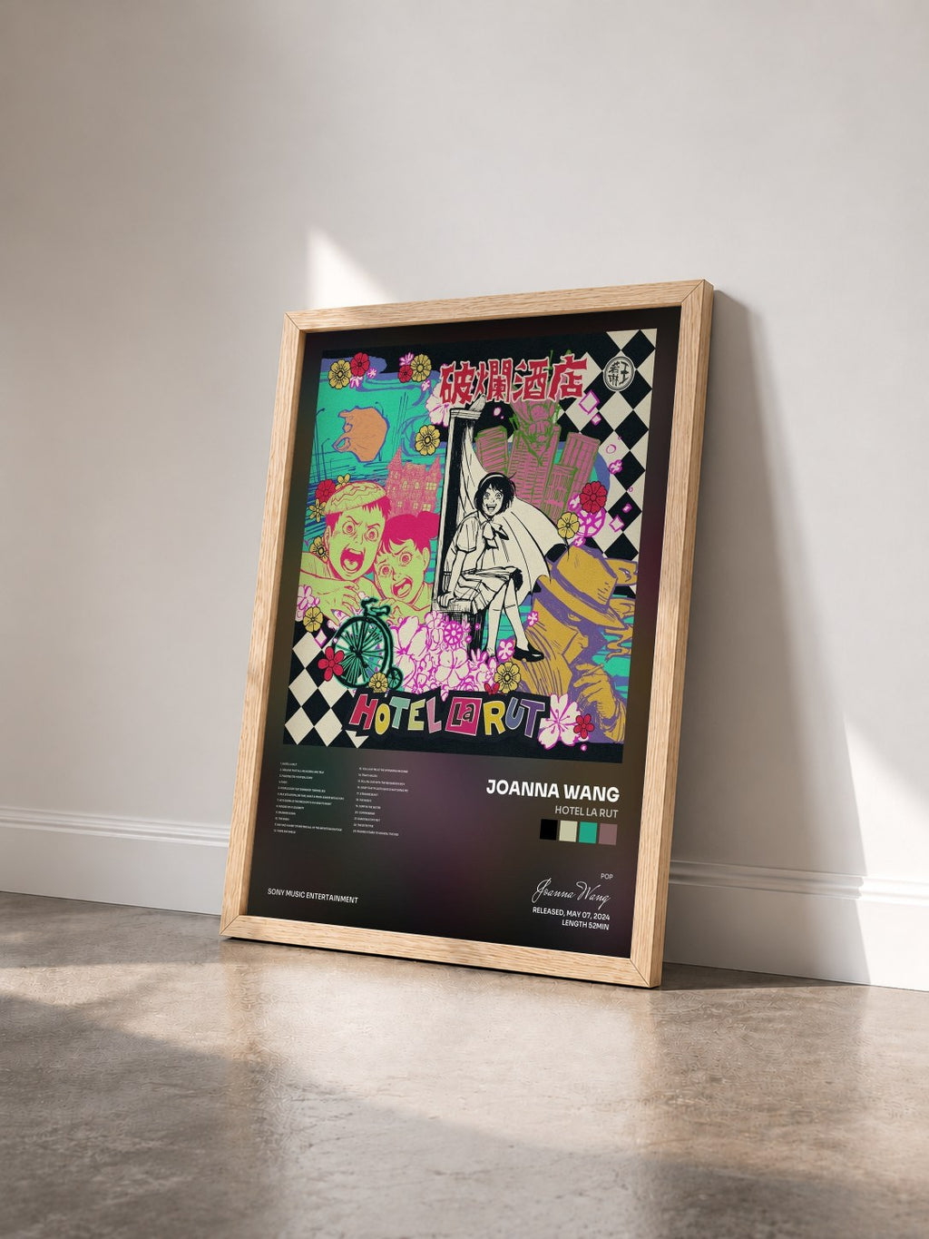 #bois Tableau de l'album Hotel La Rut de Joanna Wang vu de trois quarts, cadre en bois brut