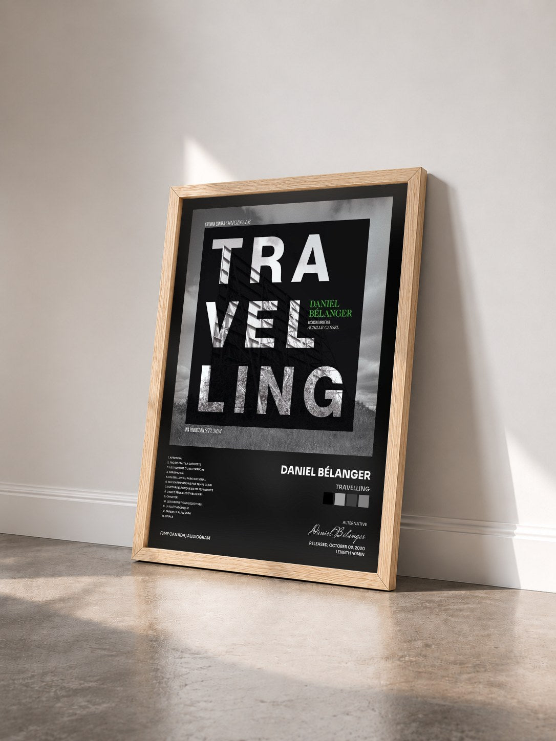#bois Tableau de l'album Travelling de Daniel Bélanger vu de trois quarts, cadre en bois brut