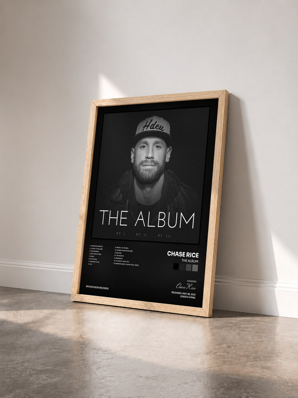 #bois Tableau de l'album The Album de Chase Rice vu de trois quarts, cadre en bois brut