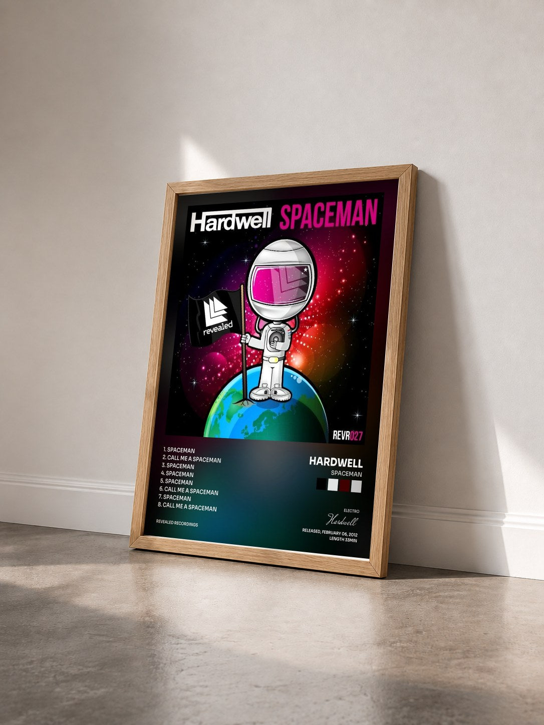 #bois Tableau de l'album Spaceman de Hardwell vu de trois quarts, cadre en bois brut