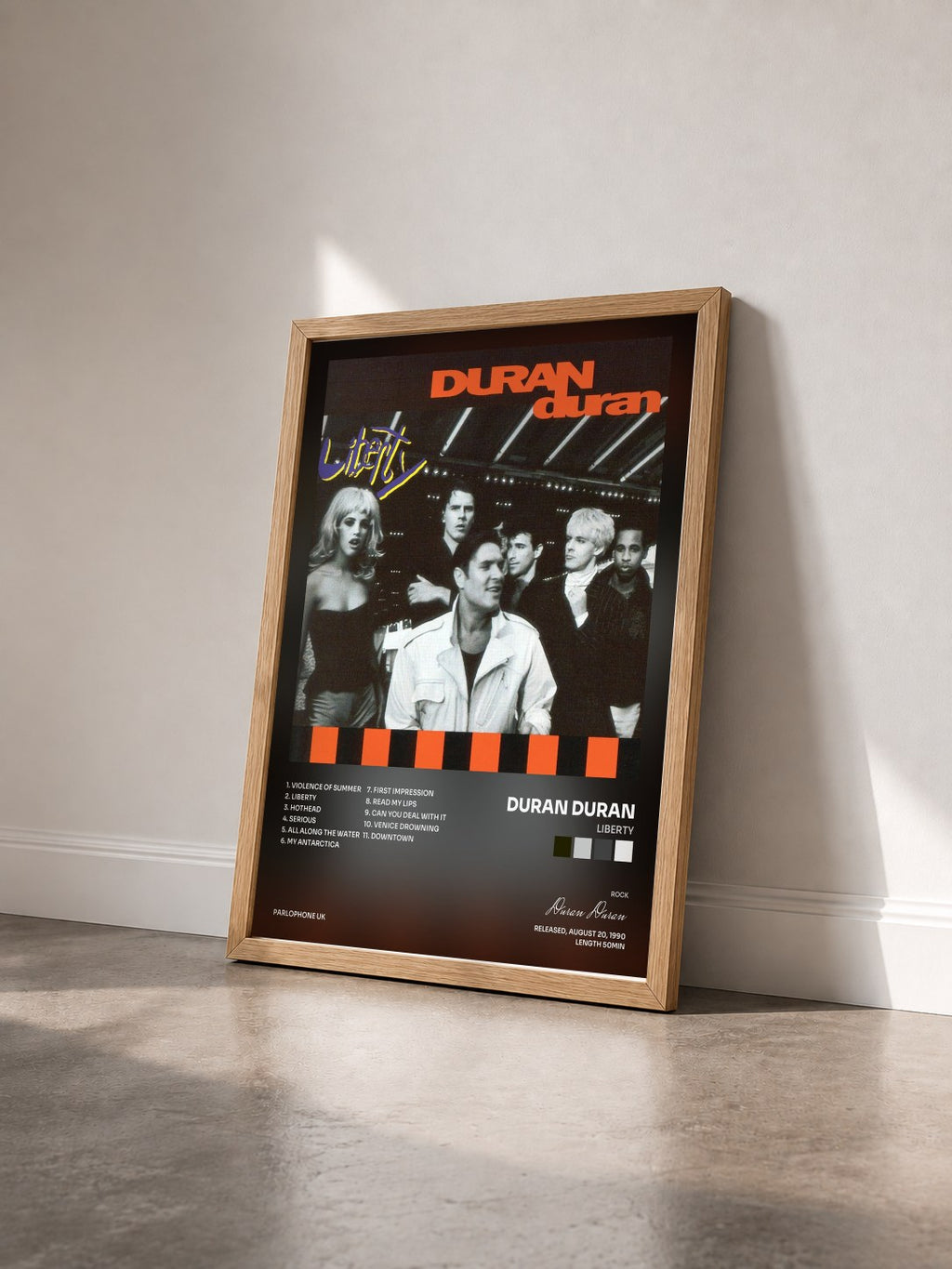 #bois Tableau de l'album Liberty de Duran Duran vu de trois quarts, cadre en bois brut