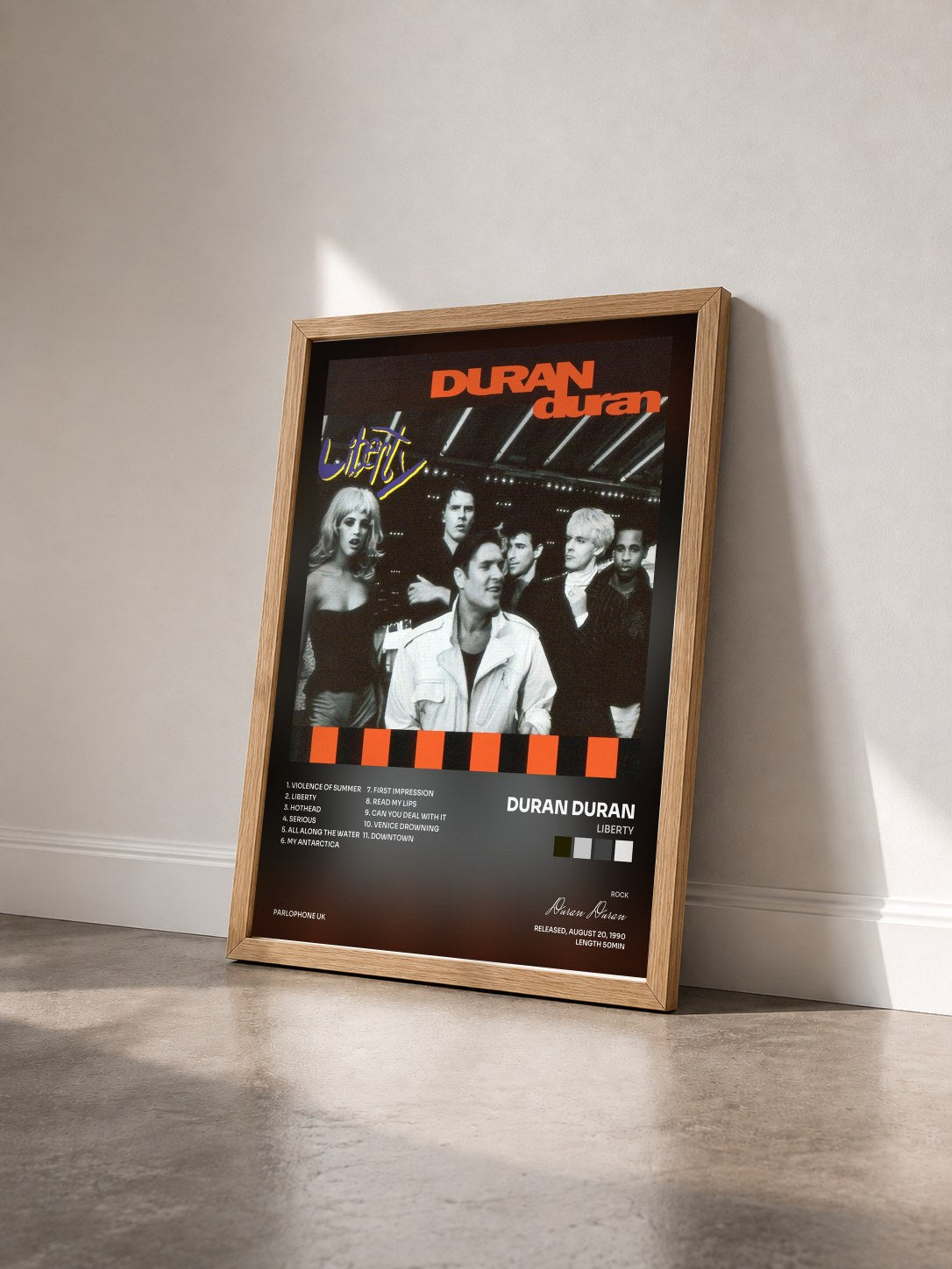 #bois Tableau de l'album Liberty de Duran Duran vu de trois quarts, cadre en bois brut