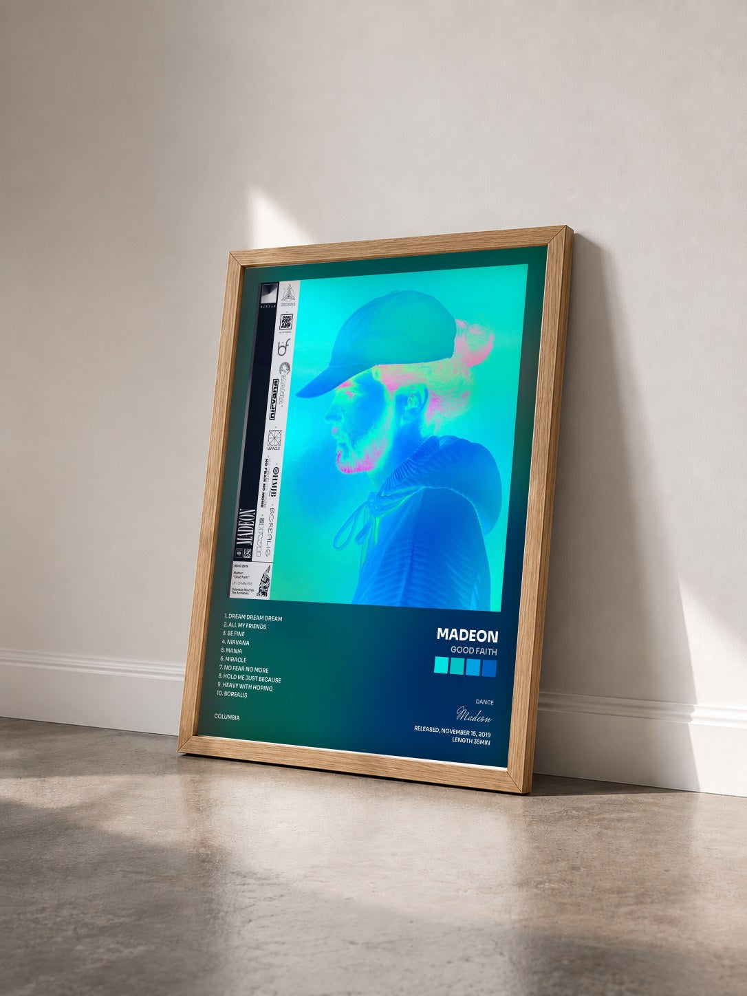 #bois Tableau de l'album Good Faith de Madeon vu de trois quarts, cadre en bois brut